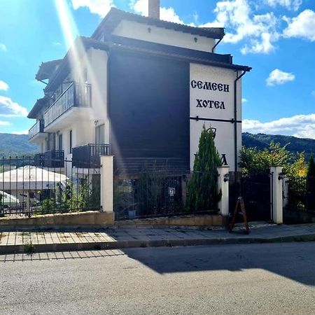 Family Hotel Bela Trjavna Buitenkant foto