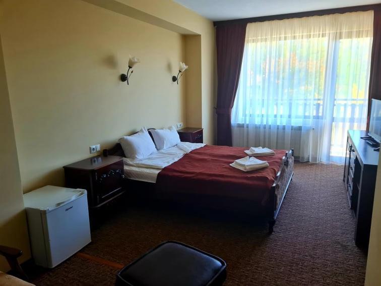 Family Hotel Bela Trjavna Buitenkant foto