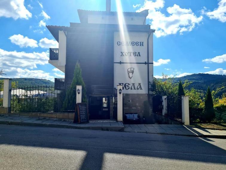 Family Hotel Bela Trjavna Buitenkant foto