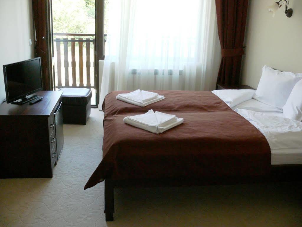 Family Hotel Bela Trjavna Buitenkant foto